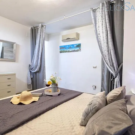 Large Mediterranea In The Heart Of Coral Shore With Swimming Pool Large Garden With Palm Trees Villa *